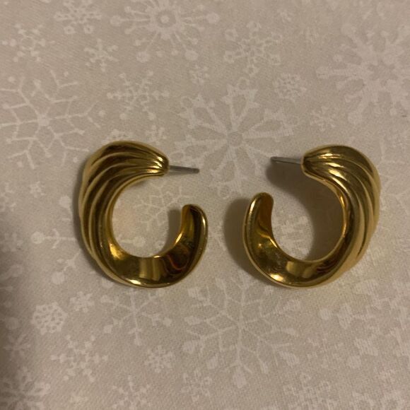 Vintage Crown Trifari Gold Pierced Hoop Earrings - Picture 12 of 16